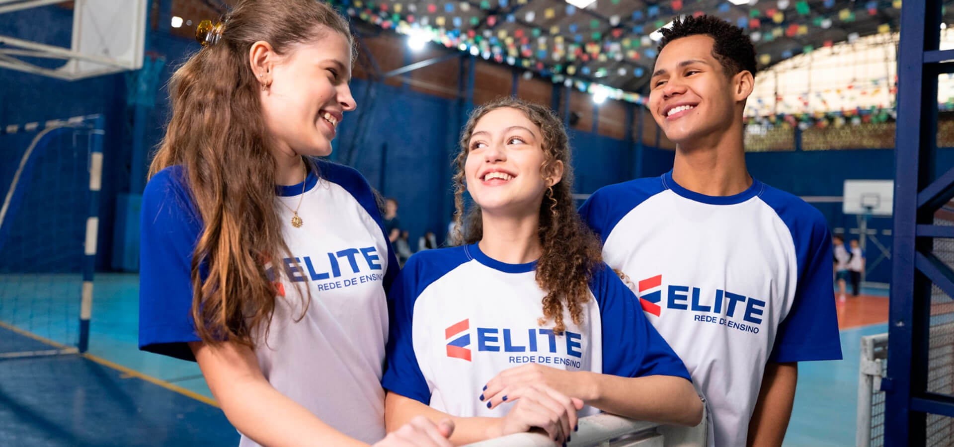 Alunos do Colégio Elite em sala de aula